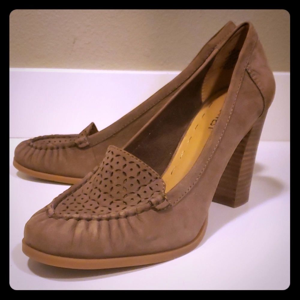 Nine west stacked heel pumps